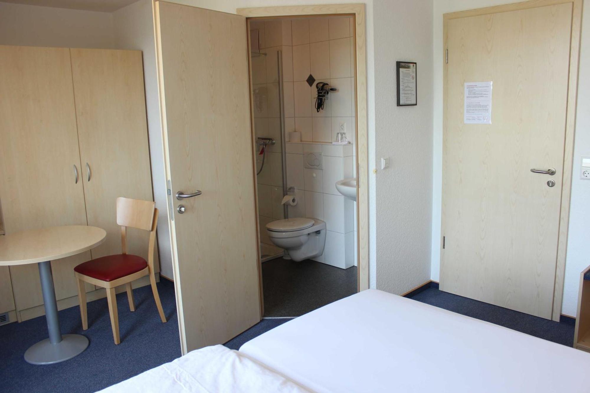 Gaestehaus Zum Wolffenturm Lehrensteinsfeld Zimmer foto