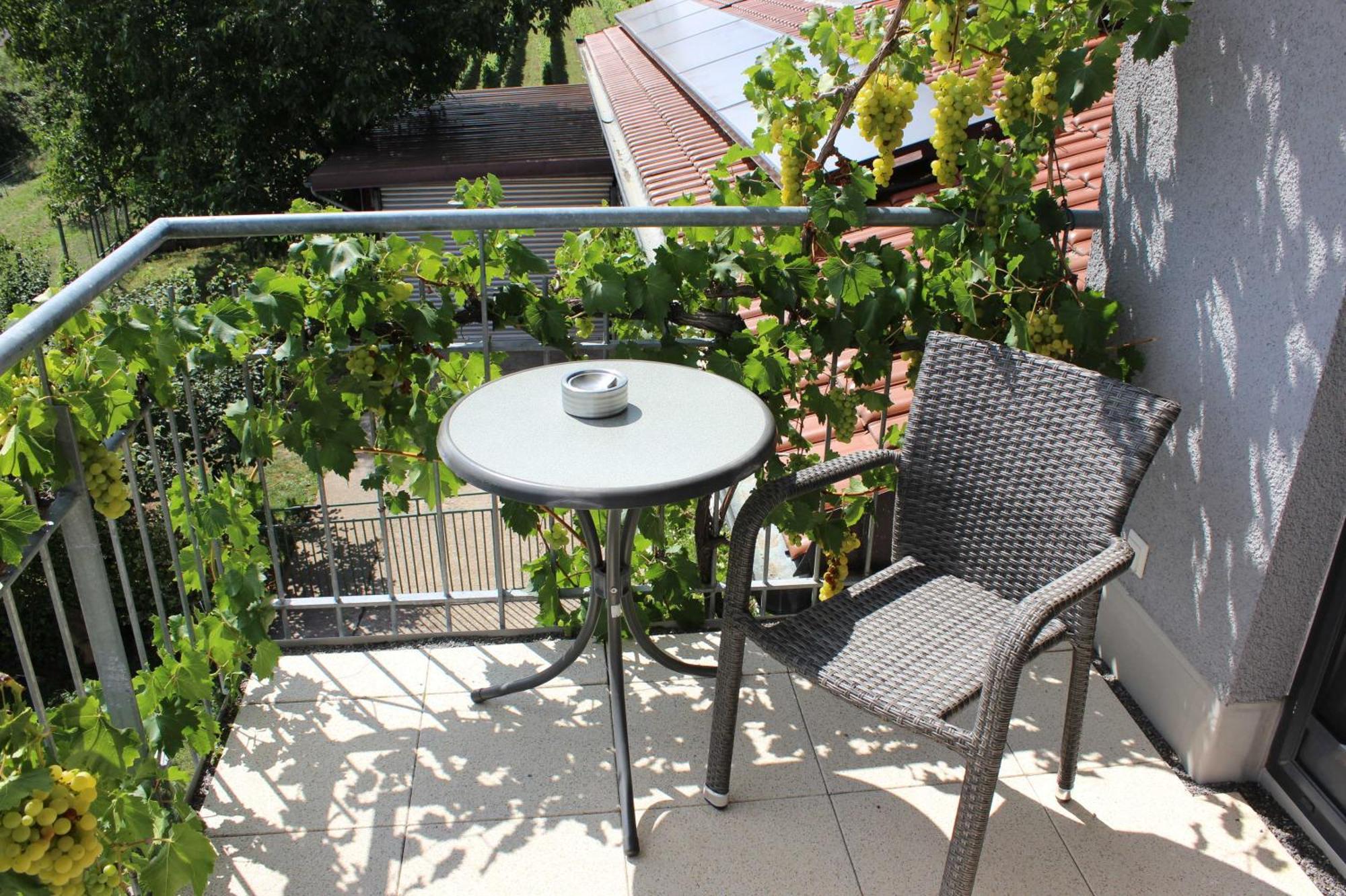 Gaestehaus Zum Wolffenturm Lehrensteinsfeld Zimmer foto