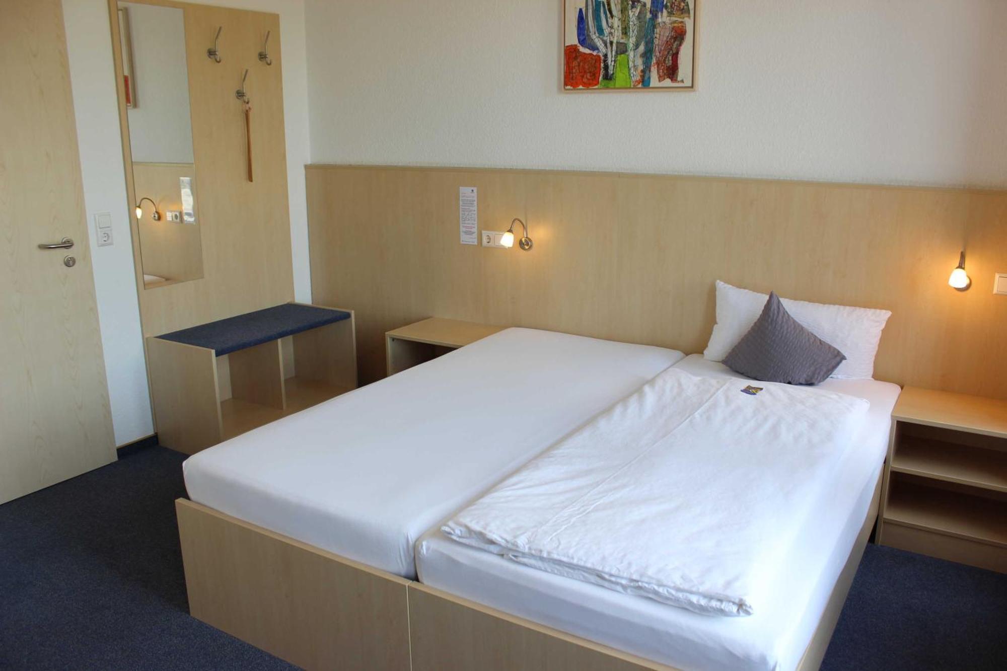 Gaestehaus Zum Wolffenturm Lehrensteinsfeld Zimmer foto