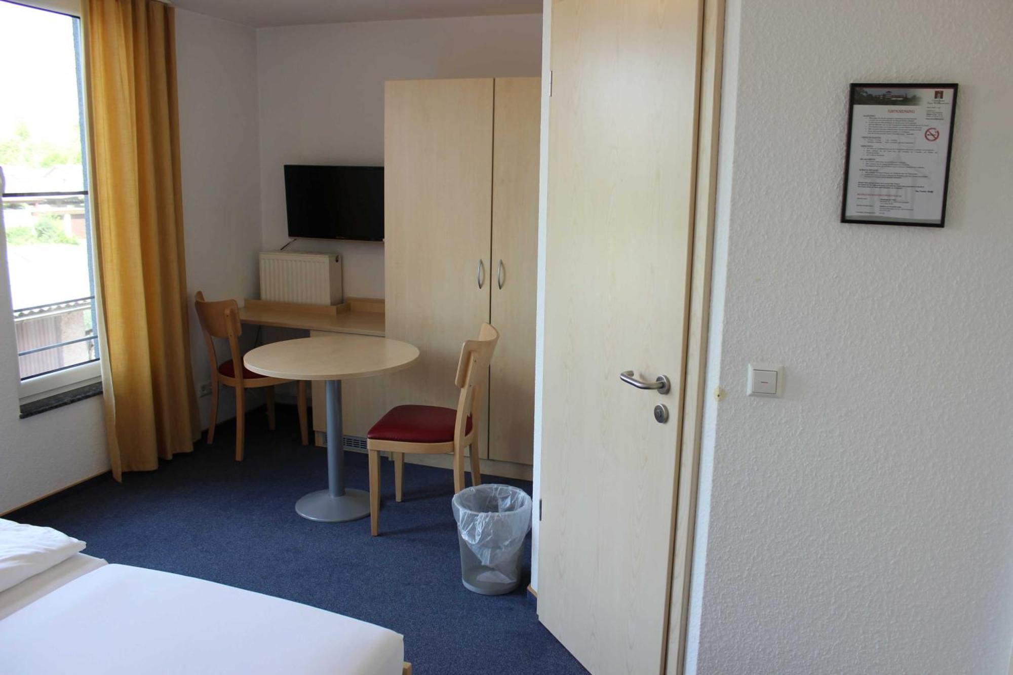 Gaestehaus Zum Wolffenturm Lehrensteinsfeld Zimmer foto