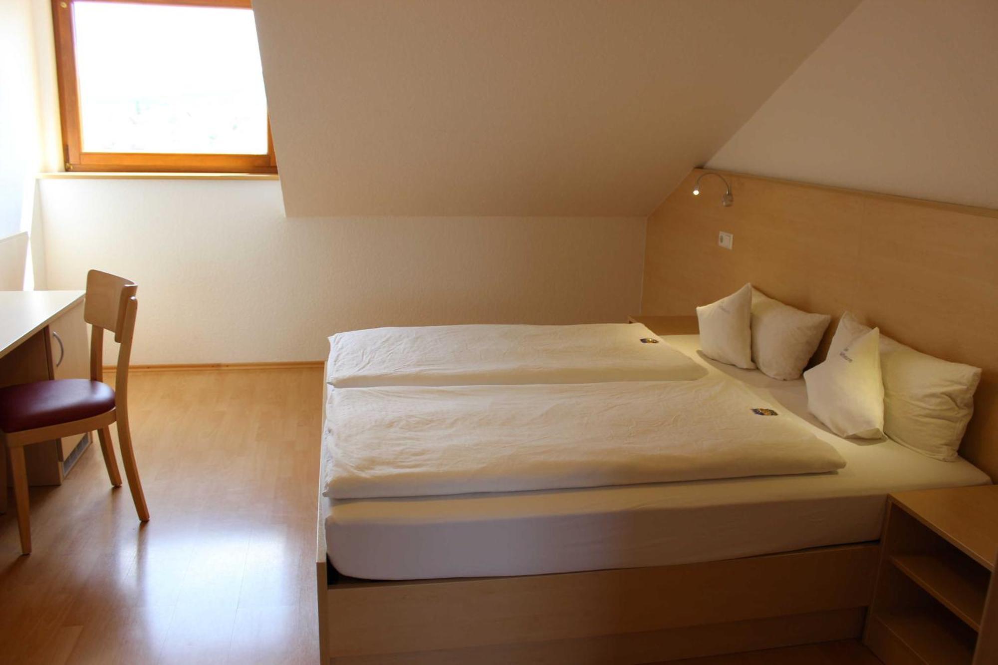 Gaestehaus Zum Wolffenturm Lehrensteinsfeld Zimmer foto